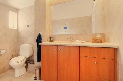 Ett badrum på Kfar Saba View Apartment