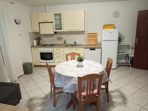Η κουζίνα ή μικρή κουζίνα στο Apartments Vodarić Loznati