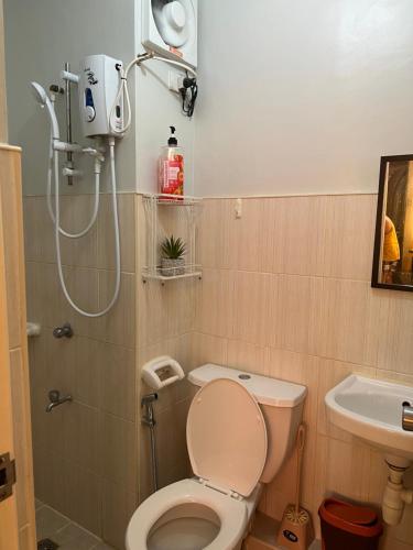 a bathroom with a shower and a toilet and a sink at Cozy Boo Staycation near Enchanted kingdom by Dynel in Santa Rosa