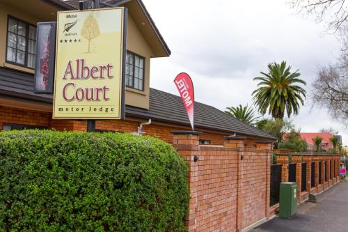 a sign for a albertcourt courtartment at Albert Court Motor Lodge in Hamilton