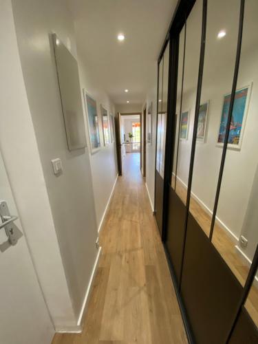 Φωτογραφία από το άλμπουμ του Superbe appartement avec grande terrasse σε Carqueiranne