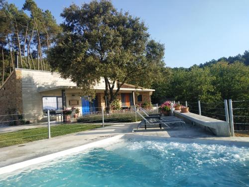 Bazén v ubytování Casa Rural Madre del Agua. Finca El Robledillo nebo v jeho okolí