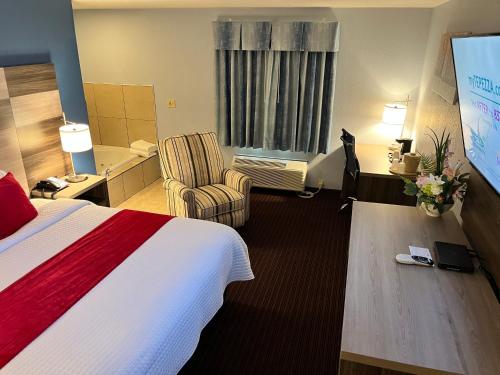 TV a/nebo společenská místnost v ubytování Garnett Hotel & RV Park