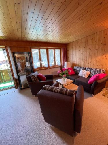 a large living room with couches and a table at Apartment Résidence Sonnegg - Reimers - Vogel in Zweisimmen