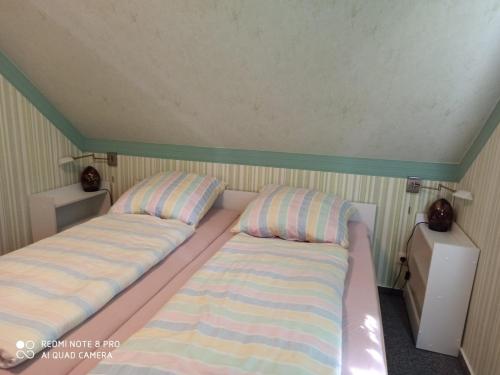 Una cama o camas en una habitación de Der Amboss