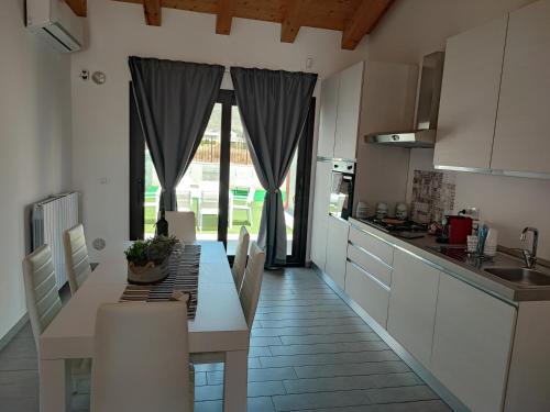 Dapur atau dapur kecil di Borgellusa House Luigi