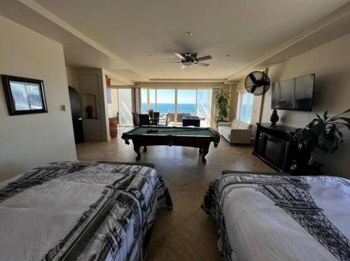 Gallery image of ACCESS - BEACH Penthouse PAPAS and BEER 2 miles WIFI in Rosarito