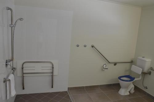 a bathroom with a toilet and a shower stall at Econo Lodge Beachside in Mackay
