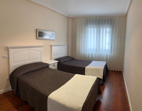 Giường trong phòng chung tại Apartamentos Verdemar (VUT)