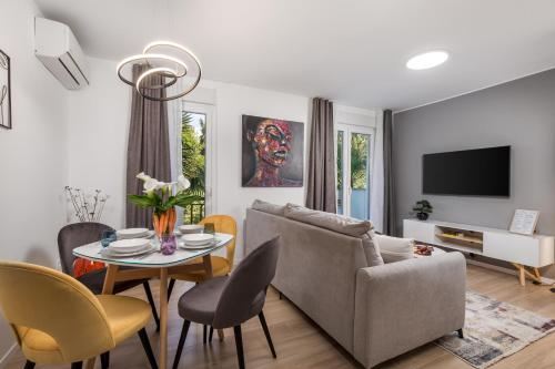 Modern Apartment Di Più with free 20m2 garage parking