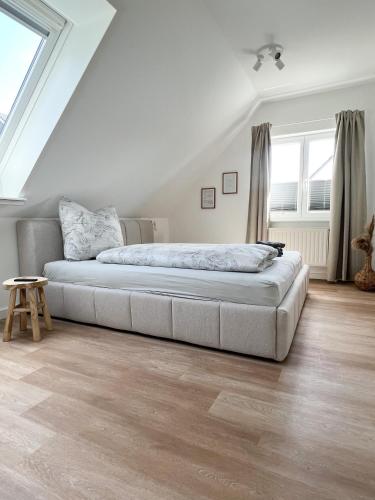 a bedroom with a bed in a attic at Dyke Appartements in Büsum