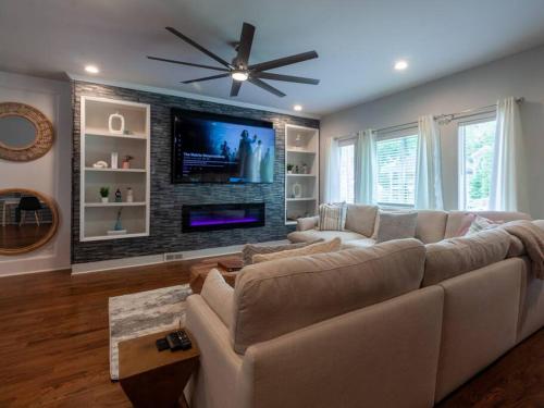 a living room with a couch and a flat screen tv at Five75Lux ATL King Bed & Game Room Downtown in Atlanta