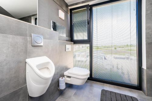 Koupelna v ubytování Penthouse Jimmys Beach Privlaka, Wahnsinns Blick und beheiztem Pool