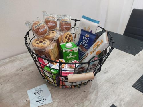 Makanan di atau berdekatan apartmen