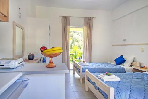 a room with two beds and a banana bowl on a table at La Casa De Dalia in Lefkímmi