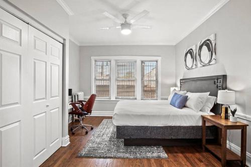 a bedroom with a bed and a desk and a window at 2BR Stylish Apartment in Avondale close to Shops - Roscoe 1W in Chicago