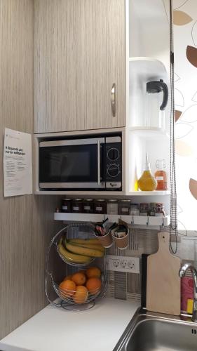 ザキントスにあるCasa Doppiaのキッチン(電子レンジ、フルーツボウル付)