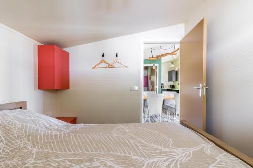 Postel nebo postele na pokoji v ubytování Buiten Huisje aan de Vaart 2