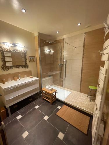 a bathroom with a tub and a sink and a shower at Véritable Suite d'Hotel! in Orange