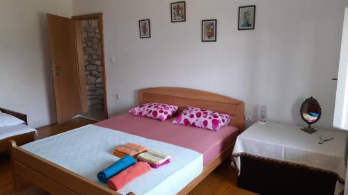 Ein Bett oder Betten in einem Zimmer der Unterkunft Kamena Kuca Family Rodin