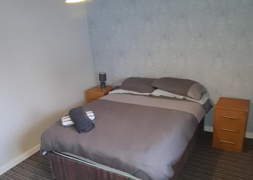 Un pat sau paturi într-o cameră la Beautiful 2-Bed Apartment in Campbeltown