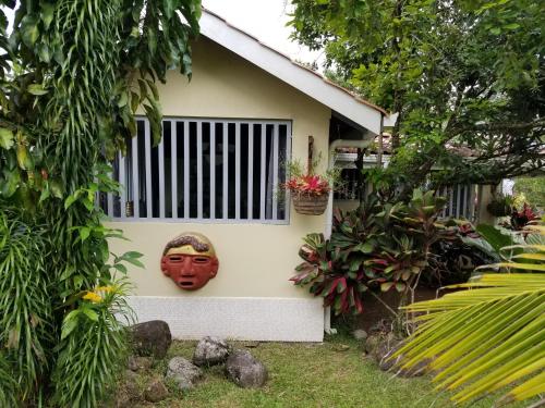 Casa Sophia 3 listings Apartment 1 or Apartment 2 separately or Apt 1 and 2 together all with FO internetにある庭