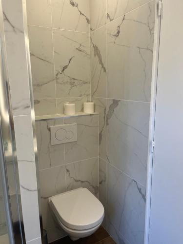 Ένα μπάνιο στο STUDIO HYPER CENTRE SAINT GERMAIN EN LAYE