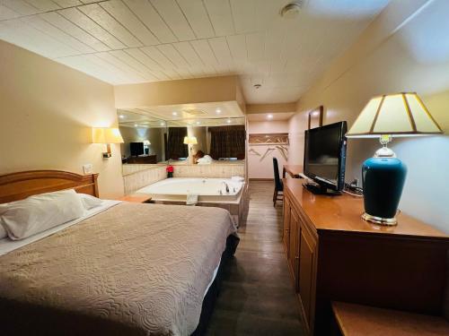 Postel nebo postele na pokoji v ubytování Sunset Inn