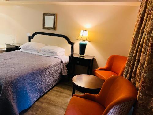 Postel nebo postele na pokoji v ubytování Sunset Inn