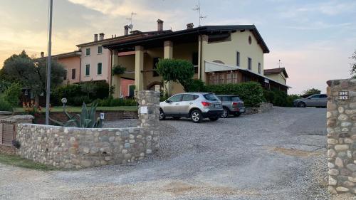 a car parked in front of a house at Agriturismo La Palazzina in Castelnuovo del Garda