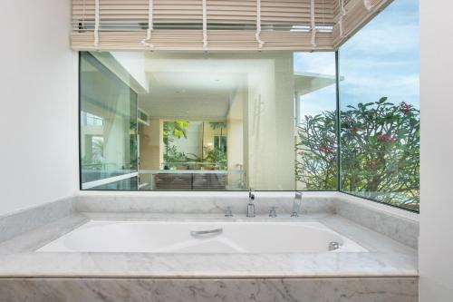 Ένα μπάνιο στο Happy Apartment on Karon Beach