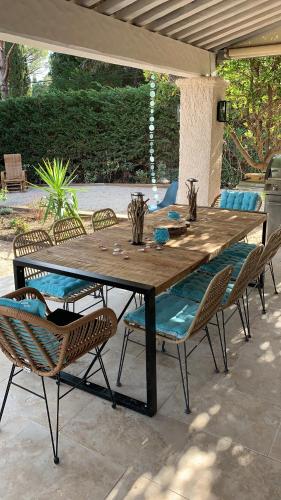 Patio alebo iná vonkajšia časť ubytovania Villa Petit Paradis - Gigaro