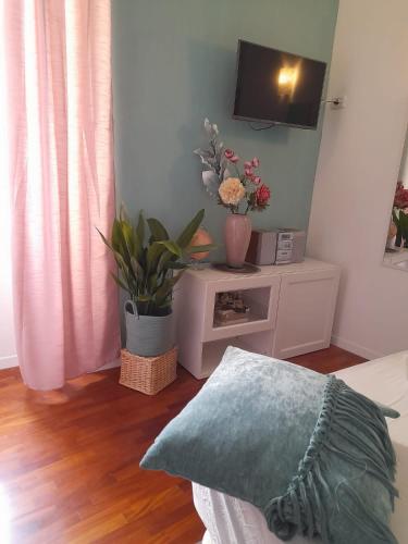 Телевизор и/или развлекательный центр в Centro Storico Suites Giovinazzo