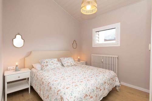 Giường trong phòng chung tại Ático del Prado by BeValle