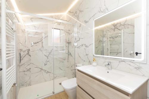 Phòng tắm tại Ático del Prado by BeValle