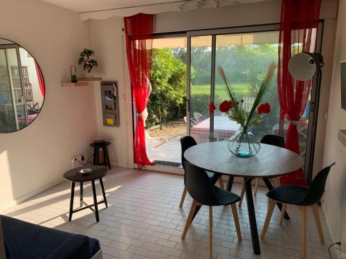 La Mer et la Plage au bout du parc Appartement 4 couchages avec jardin