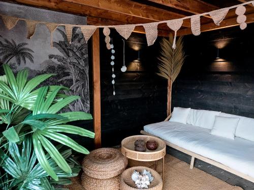 เตียงในห้องที่ Luxe vakantiehuis Nova met zwembad