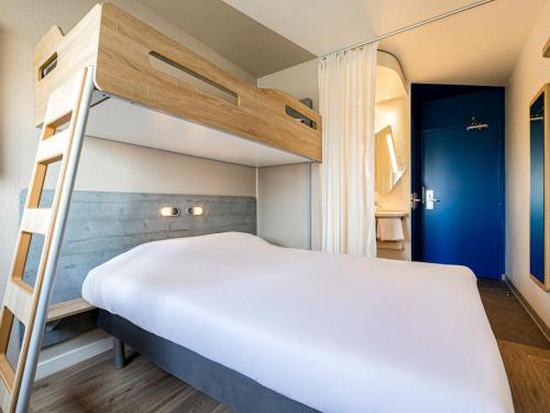 a bedroom with a bunk bed with a ladder at ibis budget Paris Porte d'Italie Ouest in Le Kremlin-Bicêtre