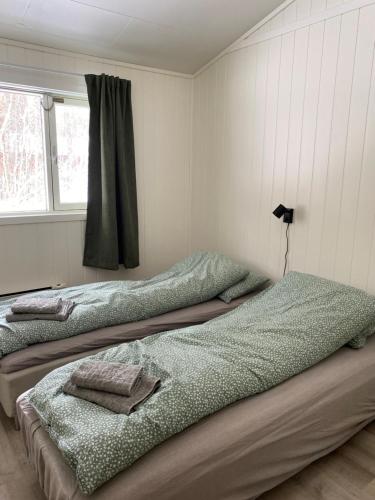 two beds sitting next to each other in a room at Høgtun kulturklynge in Olsborg