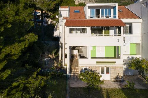 Το κτήριο όπου στεγάζεται  το διαμέρισμα