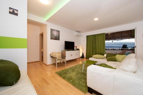 Μια τηλεόραση ή/και κέντρο ψυχαγωγίας στο lux apartment