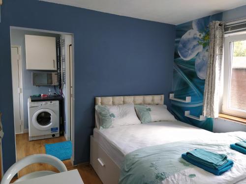 Afbeelding uit fotogalerij van Self Catering Studio Flat in Edinburgh