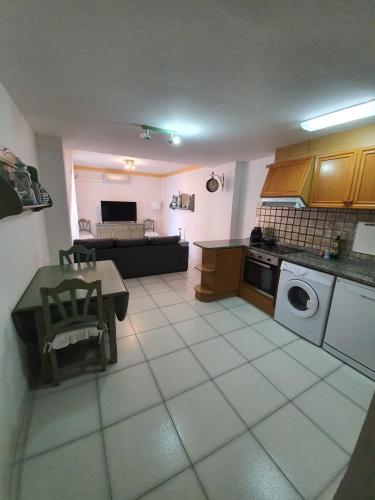 Apartamento Aquarium Park, 1ª linea de playa, piscina privada, aire acondicionado y wifi de alta velocidad