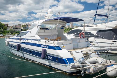 Hakuna Matata - Living a perfect life, Yacht Pershing 52