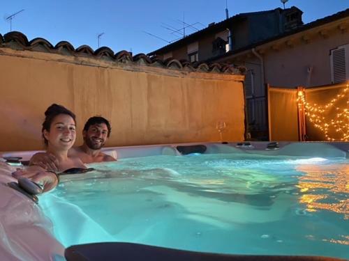 Bazén v ubytování Locanda Il Cortile nebo v jeho okolí