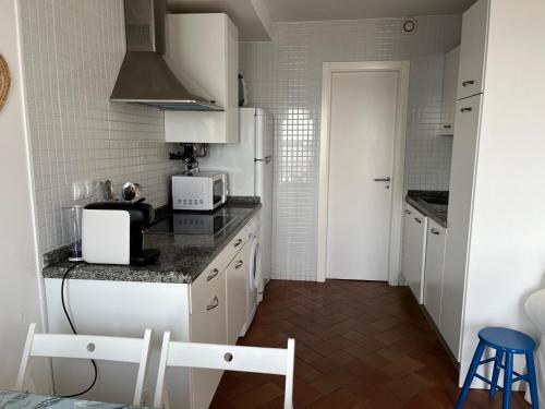 Kuchyňa alebo kuchynka v ubytovaní Precioso apto. en el Paseo Marítimo de El Rompido
