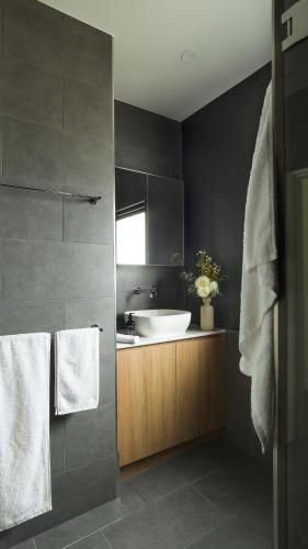 a bathroom with a sink and a bath tub at Berri Hotel in Berri