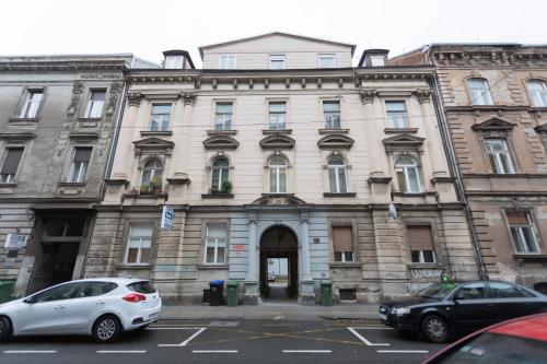 City Center Apartments close to National Theater