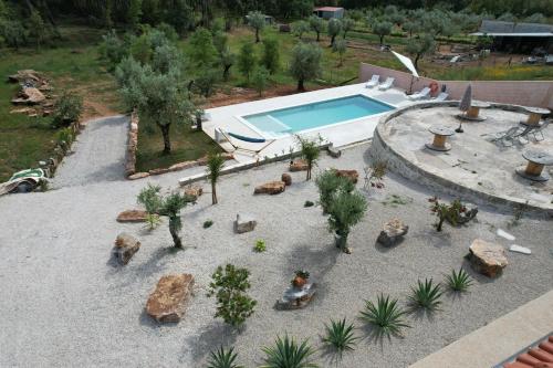 an aerial view of a backyard with a swimming pool at Casas da Ladeia - Villa 1 in Alvorge