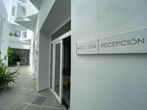 Ο χώρος του λόμπι ή της ρεσεψιόν στο Alzocaire Hostal Boutique